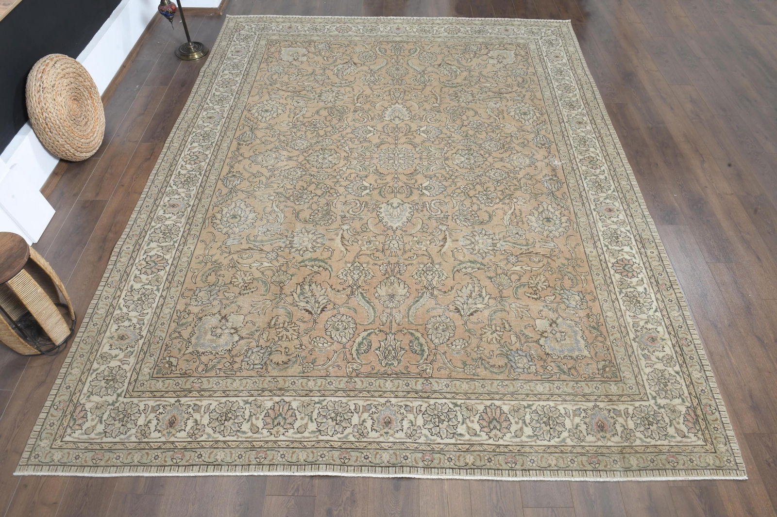 9'4x12'5 ft, OVERSIZED PERSIAN RUG, Living Room: Title: 9'4x12'5 ft, OVERSIZED PERSIAN RUG, Living Room Description: This Turkish one-of-a-kind Anatolian Vintage Rug is hand-knotted and handwoven by the most skilled artisans who use pure wool, in mu
