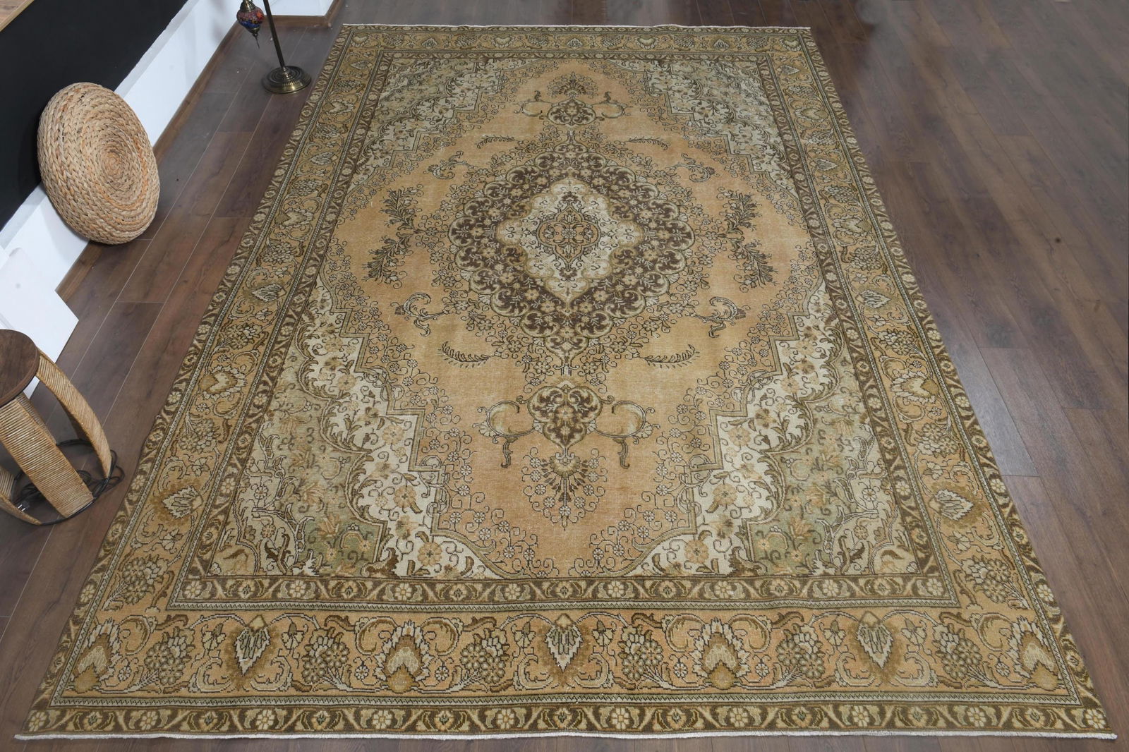 9'1x12'7 ft, ORANGE MINIMALIST RUG, Oversized Persian: Title: 9'1x12'7 ft, ORANGE MINIMALIST RUG, Oversized Persian Description: This Turkish one-of-a-kind Anatolian Vintage Rug is hand-knotted and handwoven by the most skilled artisans who use pure wool,