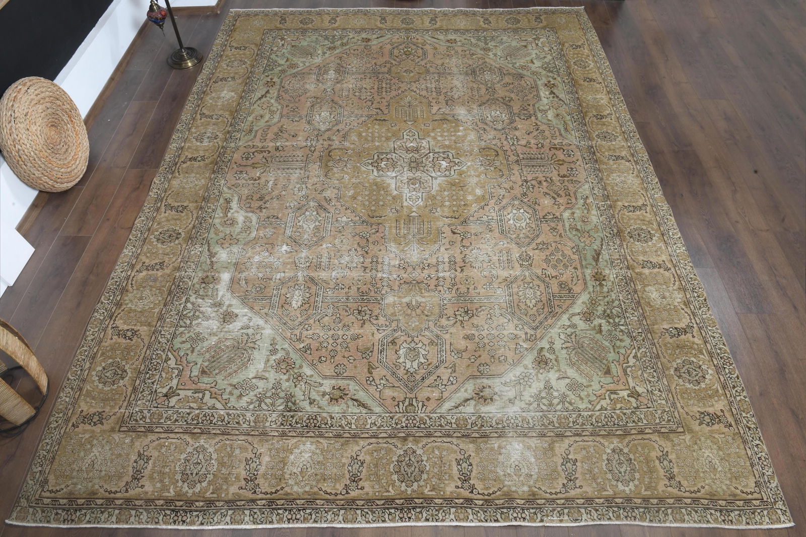 9'6x12'3 ft, OVERSIZED ORANGE BROWN, Minimalist: Title: 9'6x12'3 ft, OVERSIZED ORANGE BROWN, Minimalist Description: This Turkish one-of-a-kind Anatolian Vintage Rug is hand-knotted and handwoven by the most skilled artisans who use pure wool, in mu