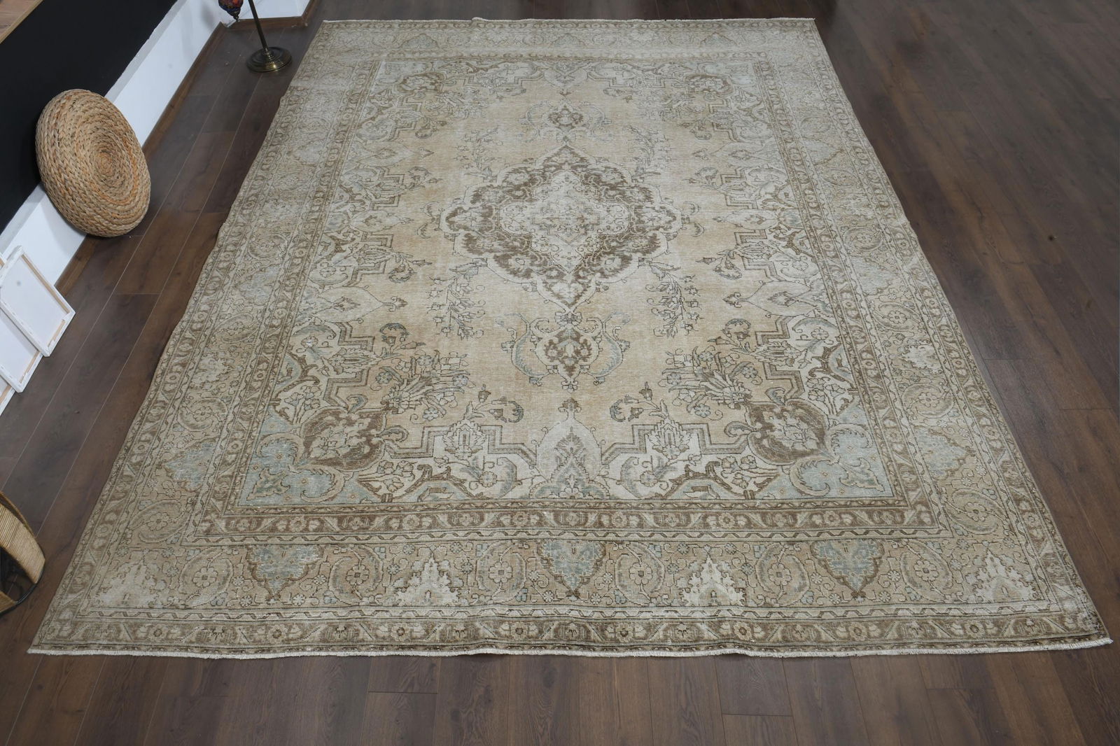 10x12'3 ft, PERSIAN MINIMALIST RUG, Oversized Antique: Title: 10x12'3 ft, PERSIAN MINIMALIST RUG, Oversized Antique Description: This Turkish one-of-a-kind Anatolian Vintage Rug is hand-knotted and handwoven by the most skilled artisans who use pure wool,