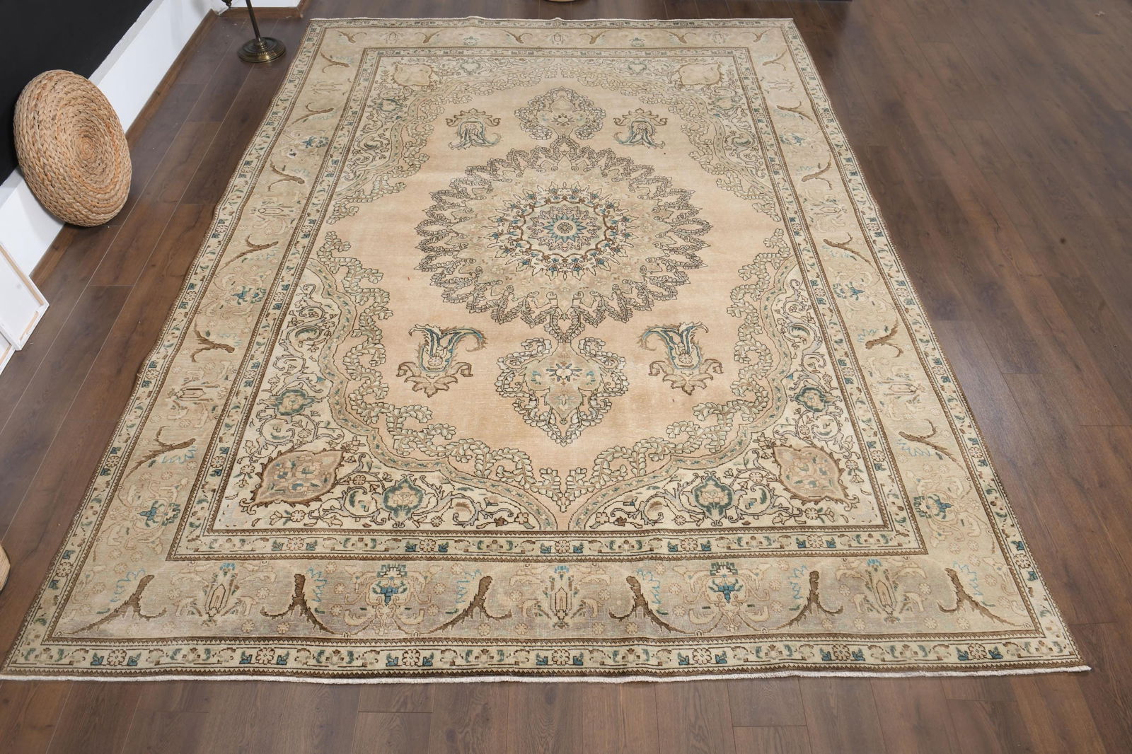 9'5x12'5 ft, ORANGE MINIMALIST RUG, Oversized Persian: Title: 9'5x12'5 ft, ORANGE MINIMALIST RUG, Oversized Persian Description: This Turkish one-of-a-kind Anatolian Vintage Rug is hand-knotted and handwoven by the most skilled artisans who use pure wool,