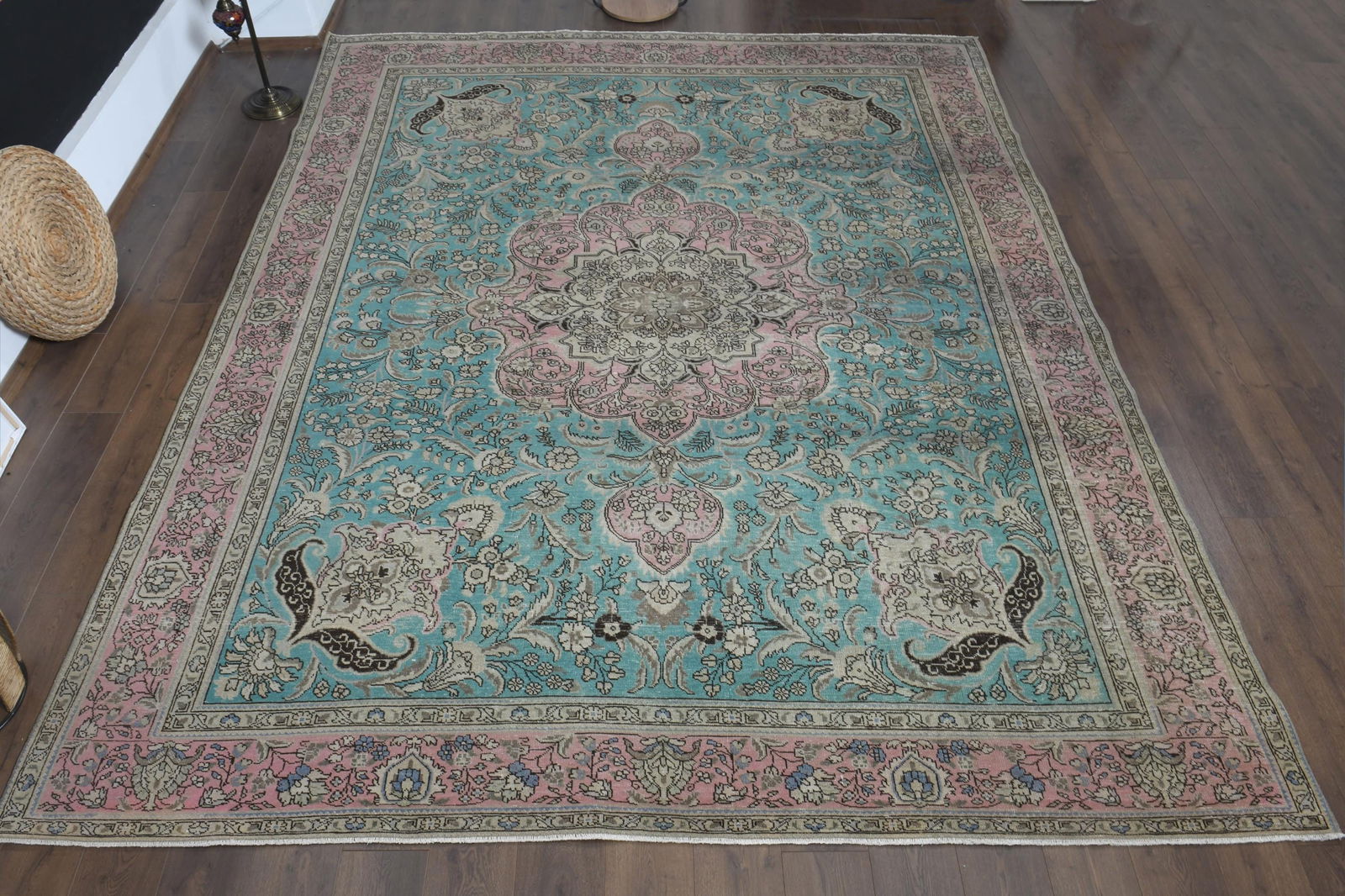 9.1x13.5 ft, PERSIAN NEUTRAL RUG, Oversized Antique: Title: 9.1x13.5 ft, PERSIAN NEUTRAL RUG, Oversized Antique Description: This Turkish one-of-a-kind Anatolian Vintage Rug is hand-knotted and handwoven by the most skilled artisans who use pure wool,
