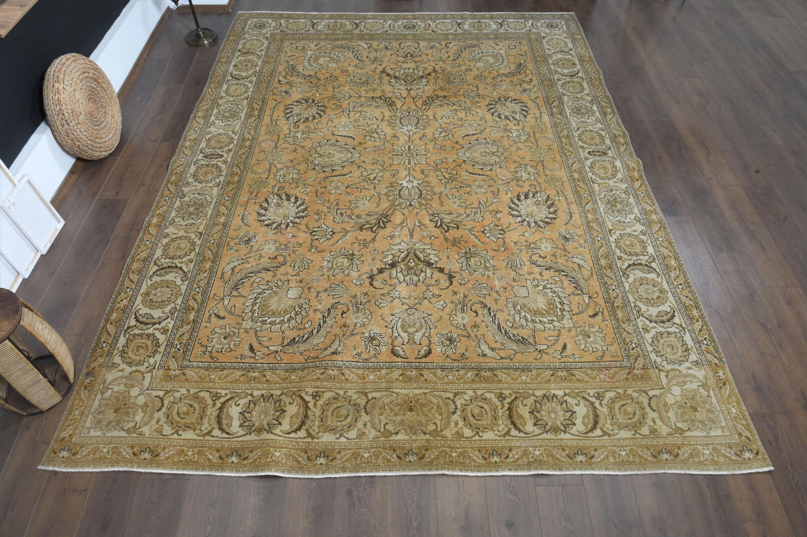 9'7x12'8 ft, HERIZ PERSIAN RUG, Minimalist: Title: 9'7x12'8 ft, HERIZ PERSIAN RUG, Minimalist Description: This Turkish one-of-a-kind Anatolian Vintage Rug is hand-knotted and handwoven by the most skilled artisans who use pure wool, in muted,