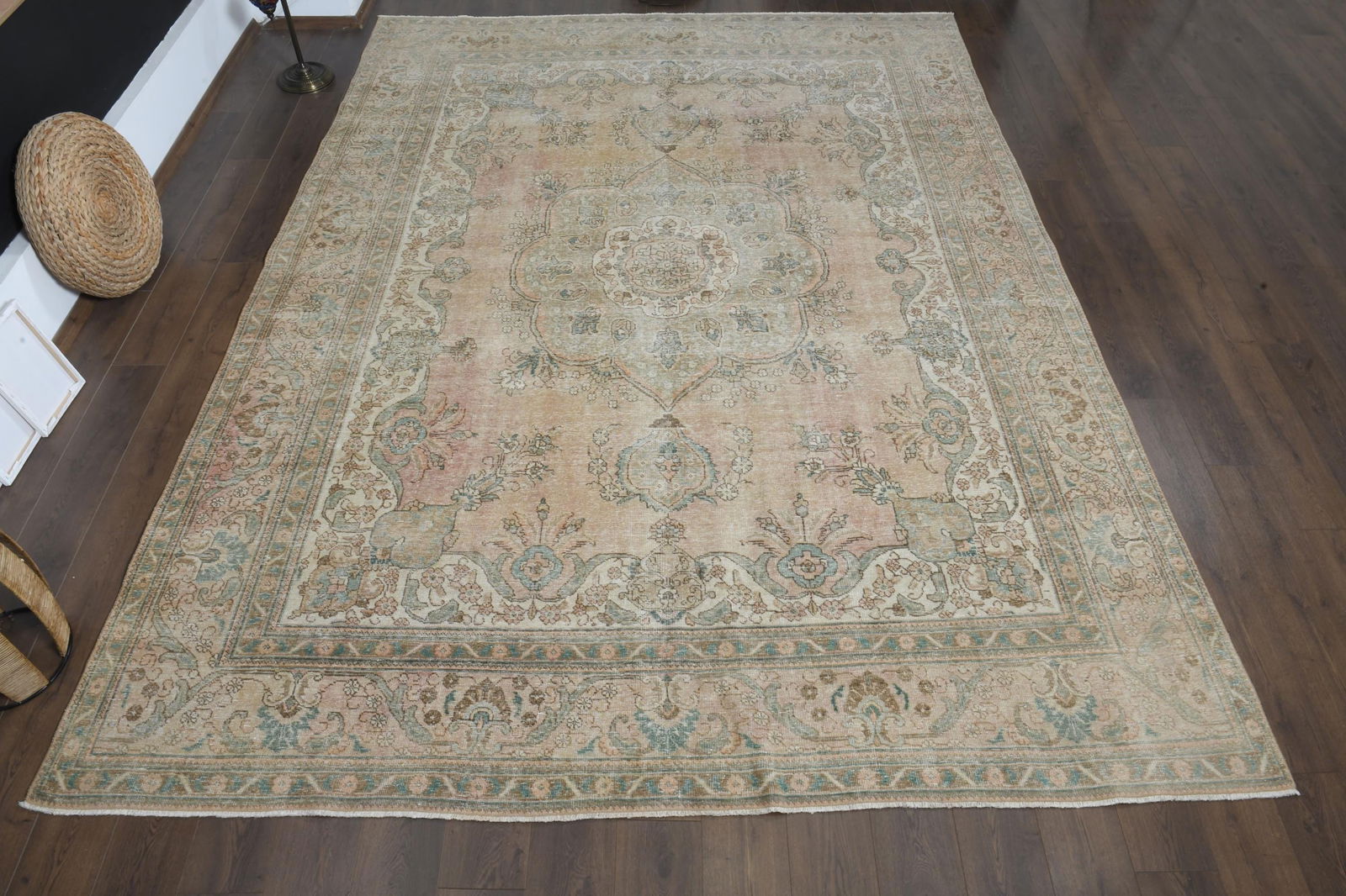 8.1x10'4 ft, OVERSIZED PERSIAN RUG, Living Room Rug: Title: 8.1x10'4 ft, OVERSIZED PERSIAN RUG, Living Room Rug Description: This Turkish one-of-a-kind Anatolian Vintage Rug is hand-knotted and handwoven by the most skilled artisans who use pure wool,