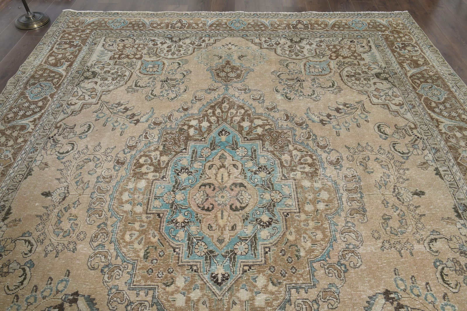 9'5x10'9 ft, BRIGHT LUXURY RUG (1 of 9)