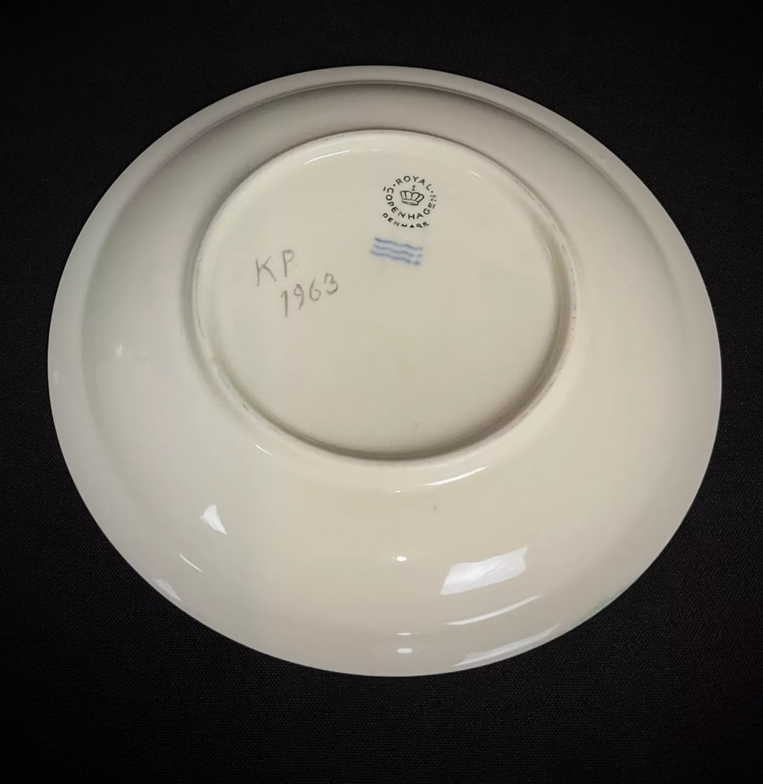 Vintage 1963 Royal Copenhagen Porcelain Plate – Signed "K.P" 17.5 cm - 4