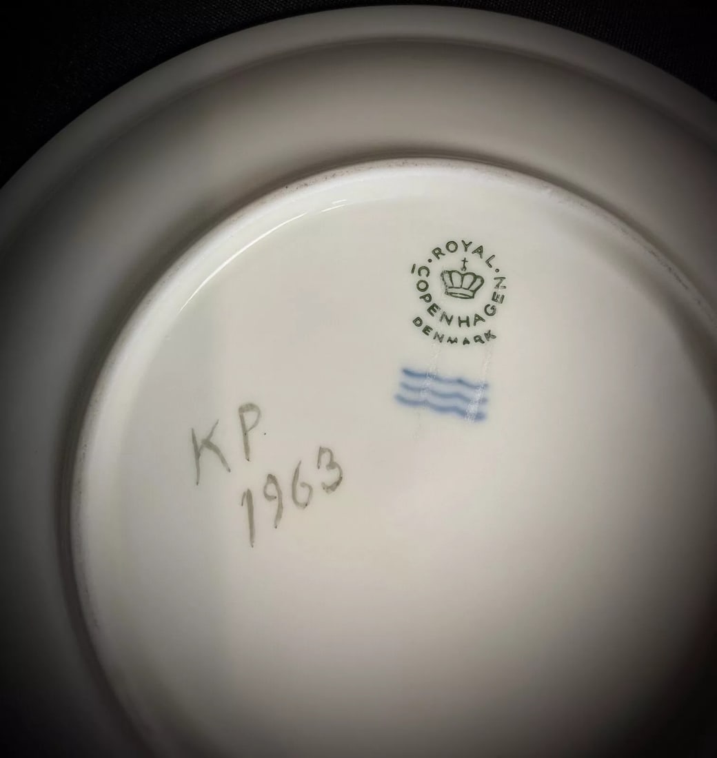 Vintage 1963 Royal Copenhagen Porcelain Plate – Signed "K.P" 17.5 cm - 5