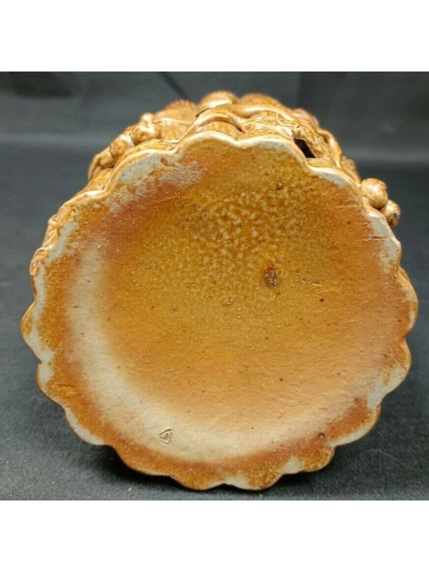 Charming Small Terra Cotta Flower Pot with Vineyard Design - 4