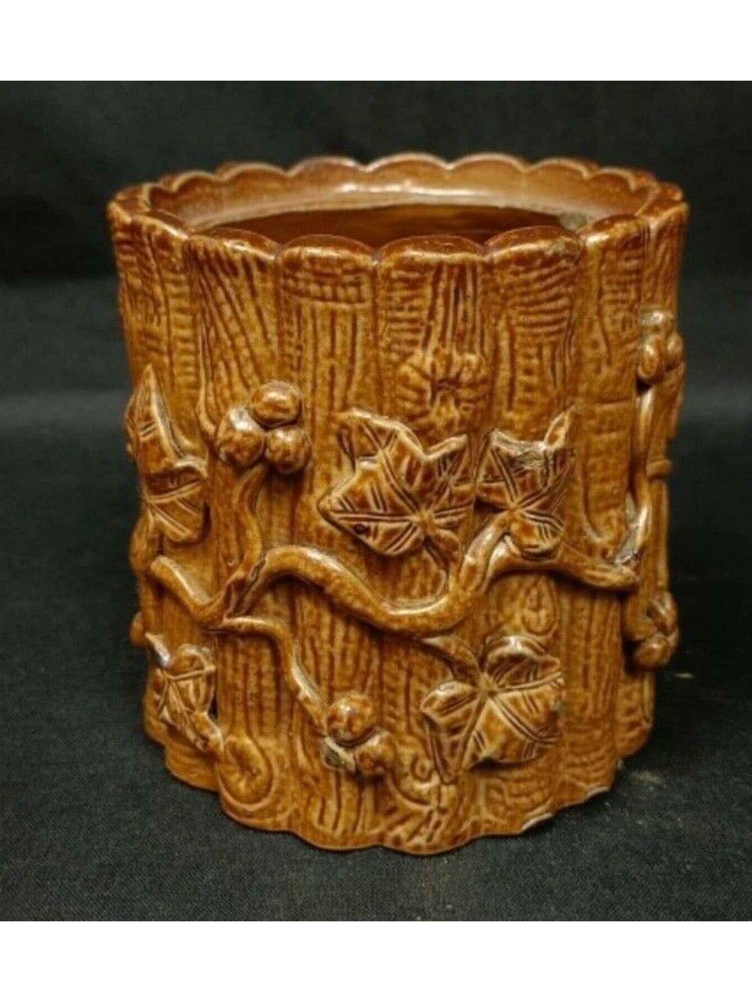 Charming Small Terra Cotta Flower Pot with Vineyard Design - 7