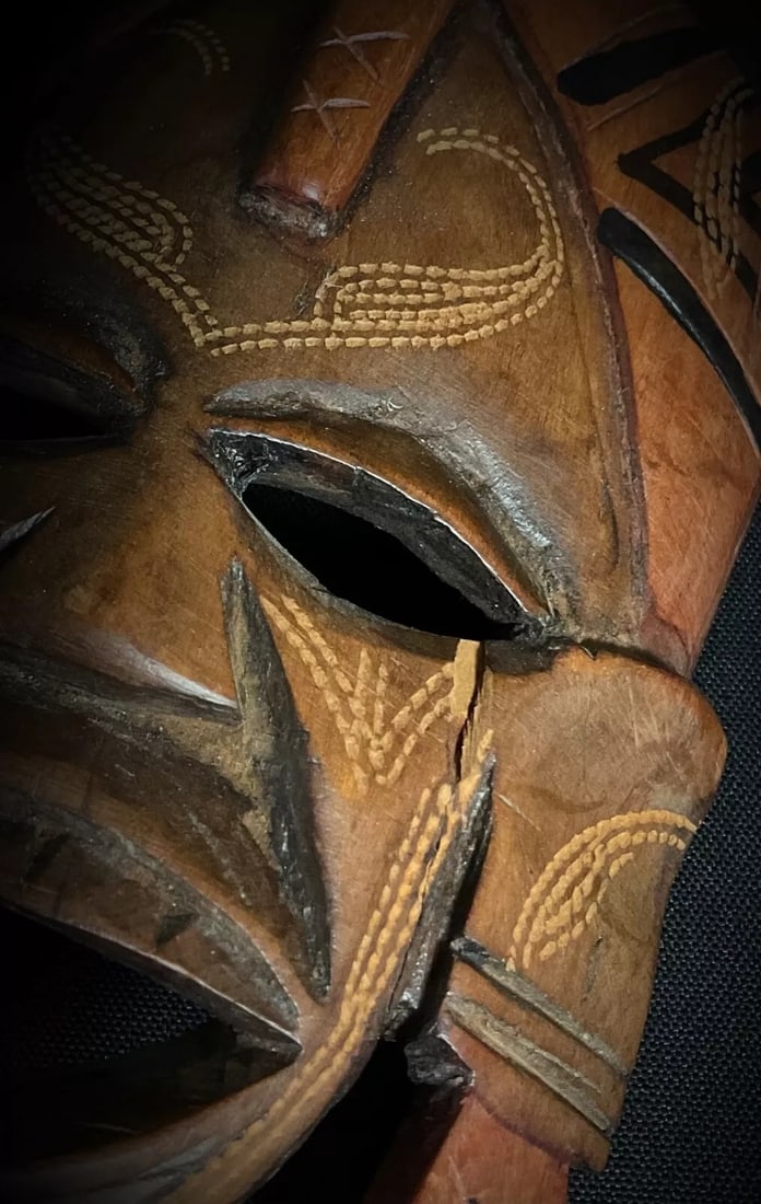 Vintage 1991 African Wooden Mask "Jambo Kenya" - 4