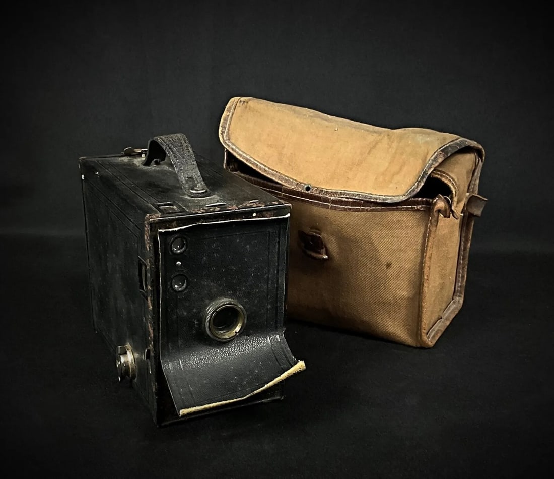 Vintage Kodak No. 2A Brownie Model C Camera with Case – Circa 1924-1933 - 4
