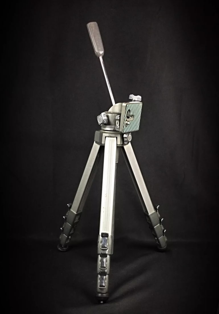 Vintage Velbon Telescopic Tripod – Max Height 110 cm - 8