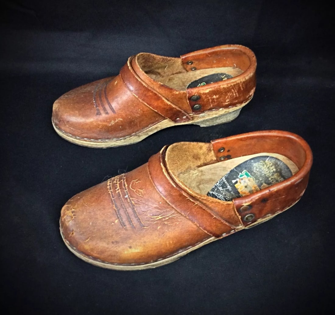 Vintage Pair of "Vrai Sabot Breton" Wooden Clogs with Anatomical Sole - 2