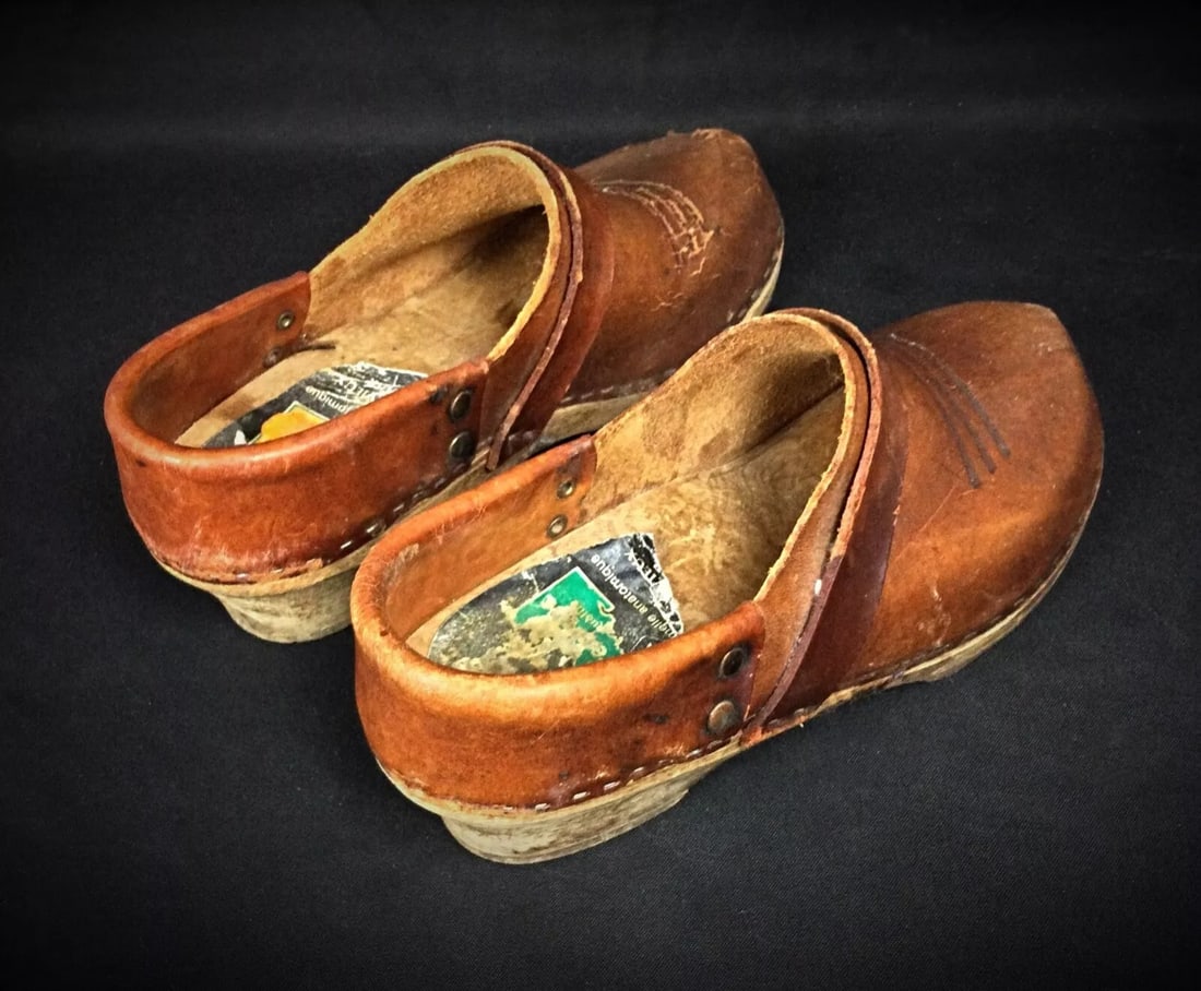 Vintage Pair of "Vrai Sabot Breton" Wooden Clogs with Anatomical Sole - 3