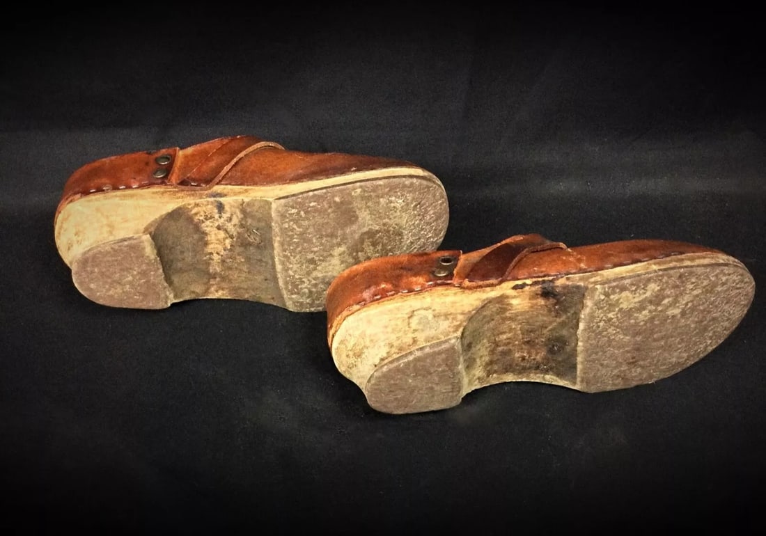 Vintage Pair of "Vrai Sabot Breton" Wooden Clogs with Anatomical Sole - 5