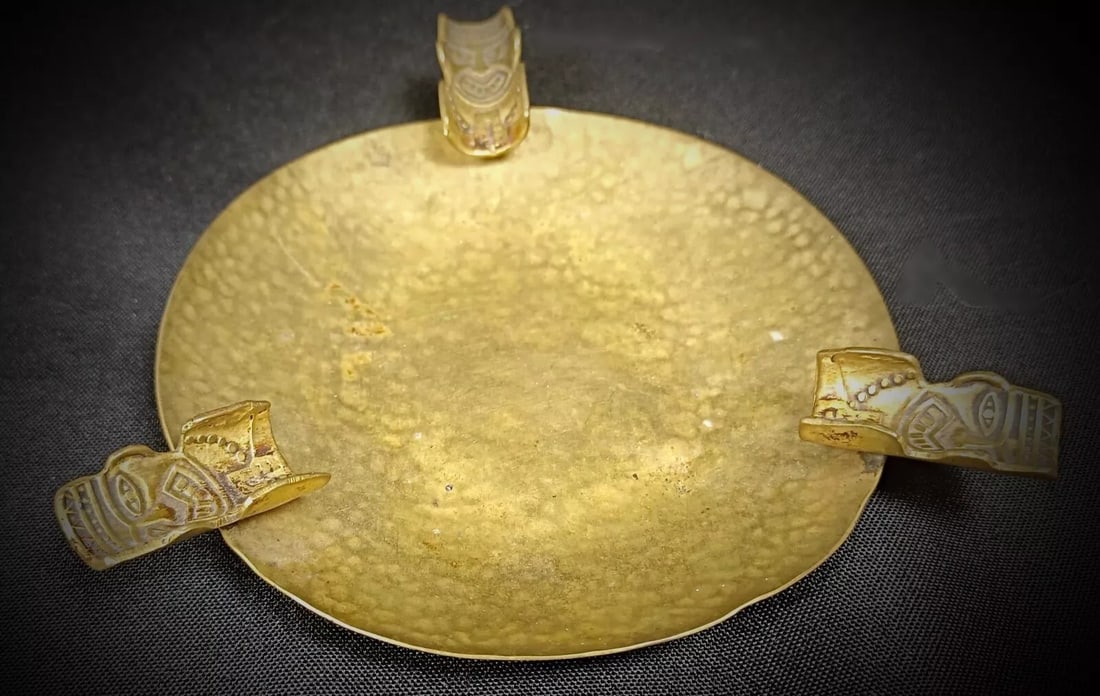 Vintage 20th Century Hammered Brass Ashtray - 4