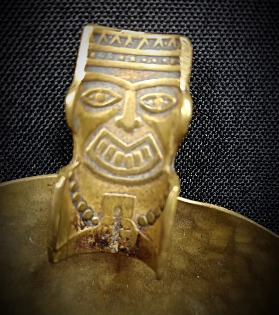 Vintage 20th Century Hammered Brass Ashtray - 6