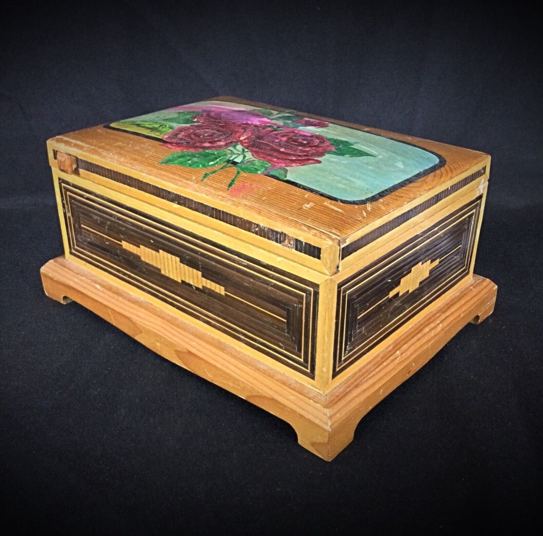 Vintage Straw Marquetry Box with Floral Rose Design – Early 20th Century - 2