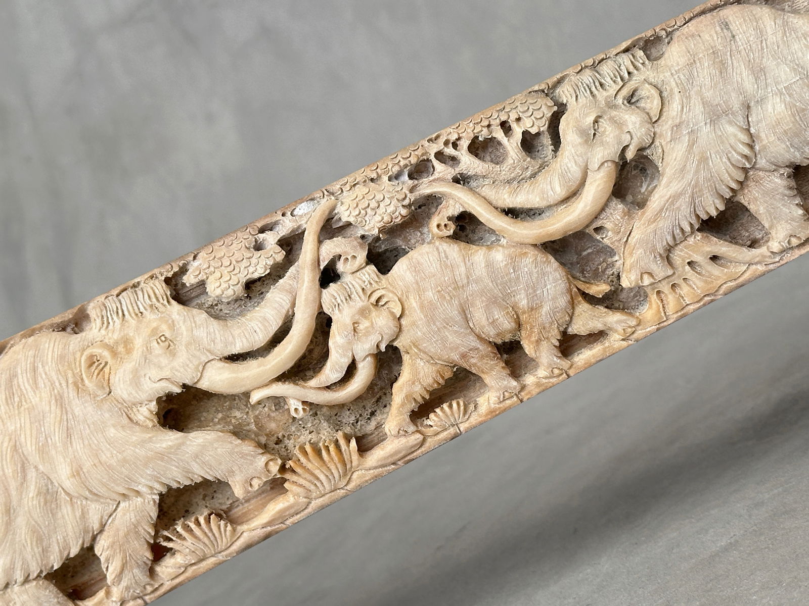 Extra large engraved Swordfish rostrum - Prehistoric Woolly Mammoth Scene - 3