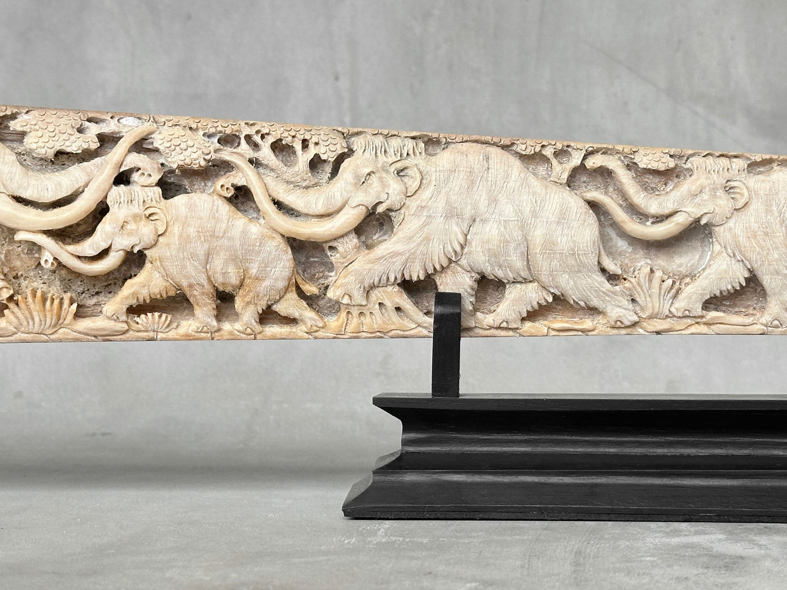 Extra large engraved Swordfish rostrum - Prehistoric Woolly Mammoth Scene - 6