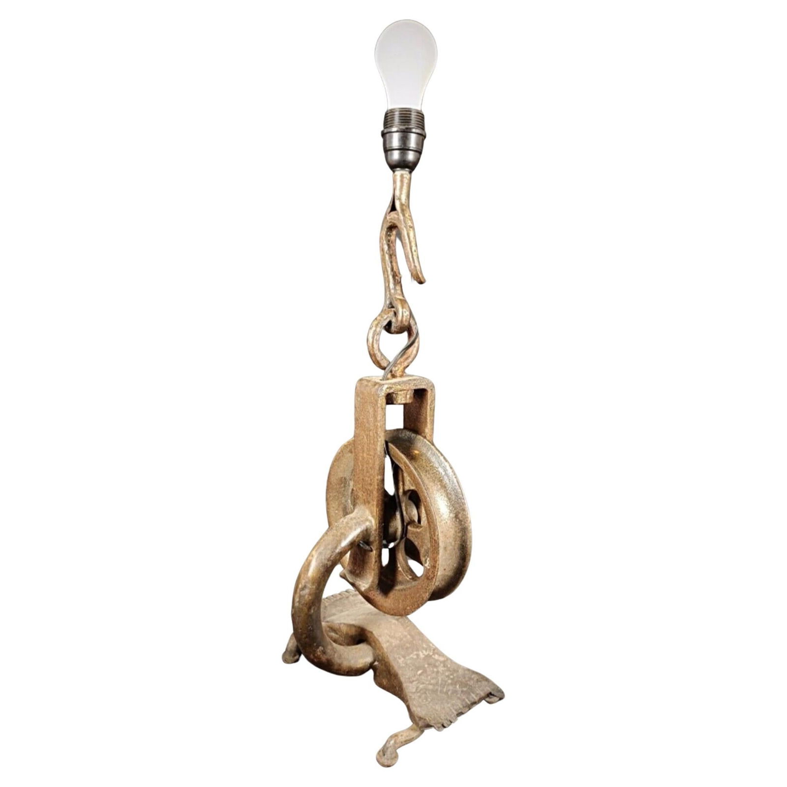 Vintage 20th Century Metal Lampshade Base with Functional Pulley - 1940s: Title:Vintage 20th Century Metal Lampshade Base with Functional Pulley - 1940sOrigin:FranceDimension:Height: 61 cm (24 inches)Length: 24.5 cm (9.6 inches)Width: 16 cm (6.3
