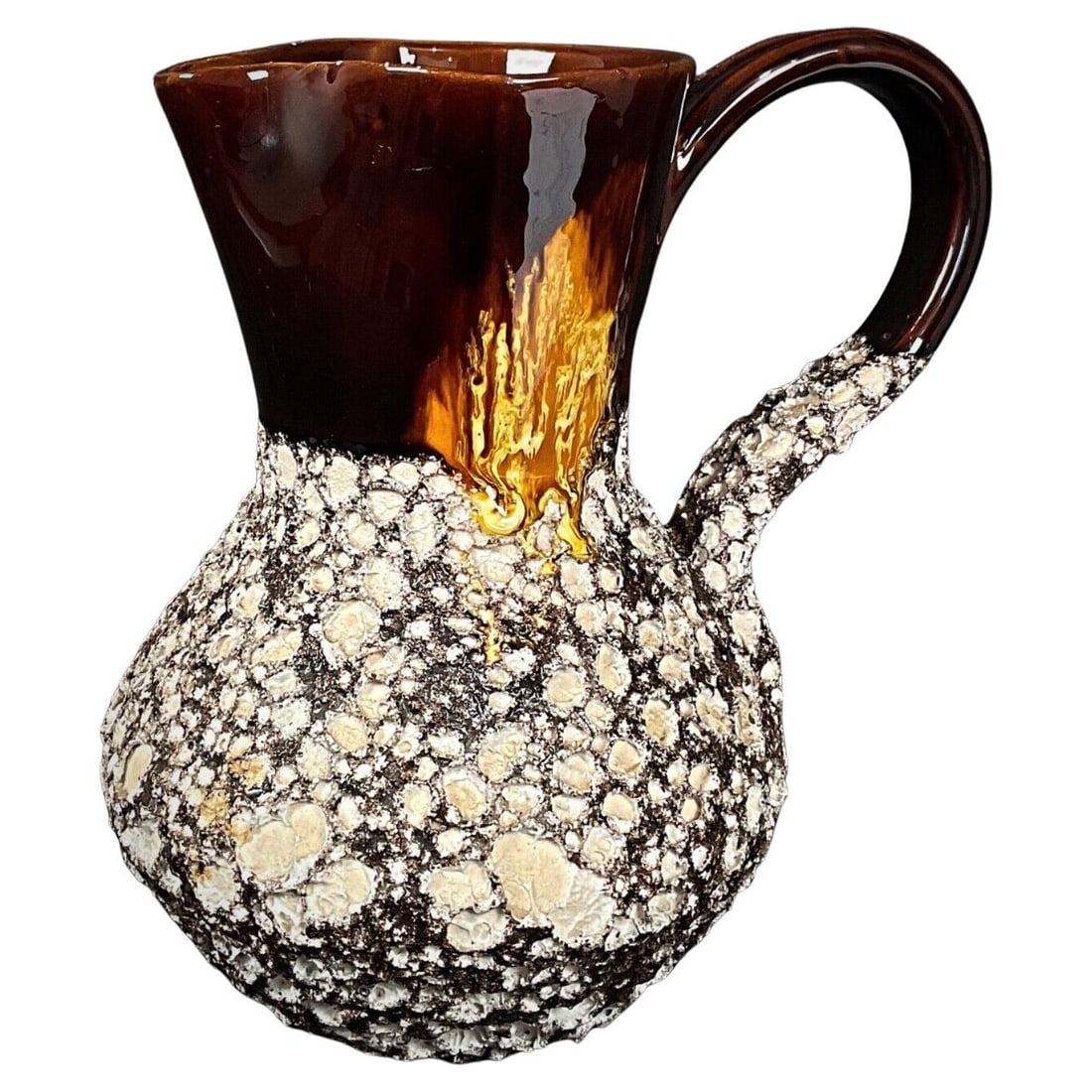 Beautiful Speckled Ceramic Pitcher in Vallauris Style: Title:Beautiful Speckled Ceramic Pitcher in Vallauris StyleOrigin:FranceDimension:Height: 9.06 in (23 cm)Diameter: 5.91 in (15 cm)Materials:CeramicYear:20th centuryDescription:This elegant ceramic