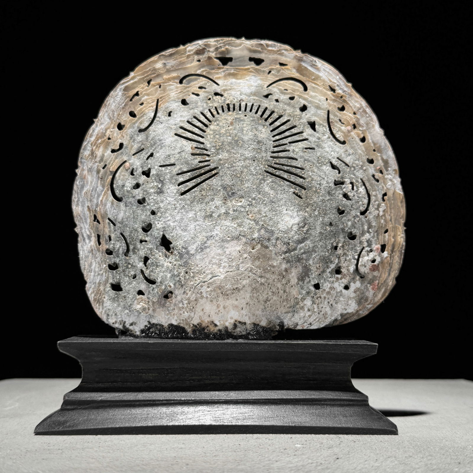 Engraved mother of pearl shell - Ganesha motif - 10