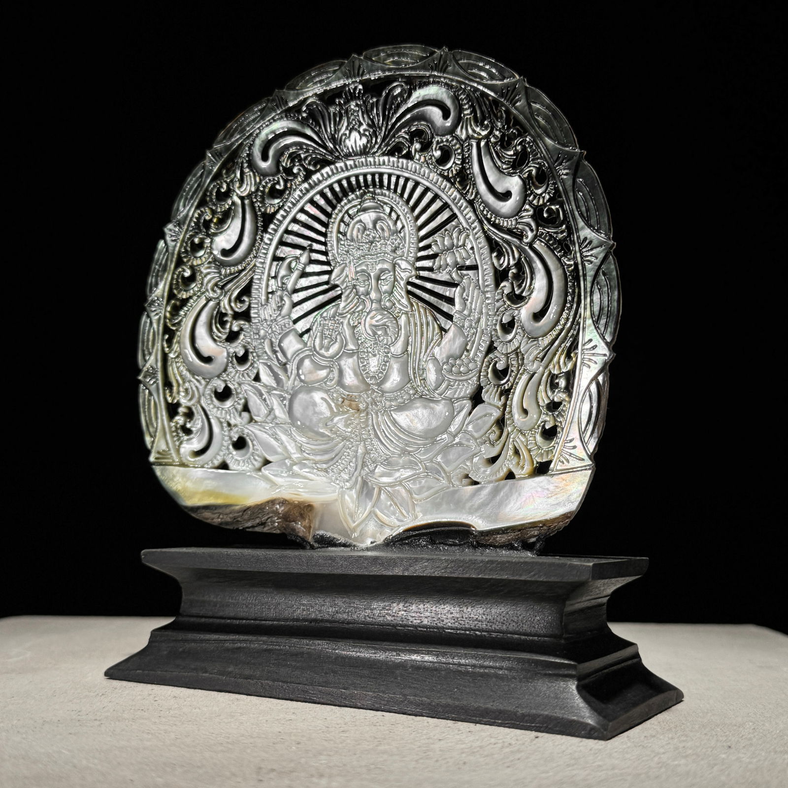 Engraved mother of pearl shell - Ganesha motif - 7