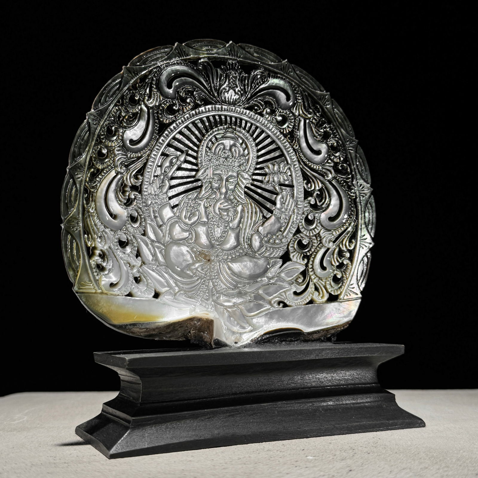 Engraved mother of pearl shell - Ganesha motif - 8