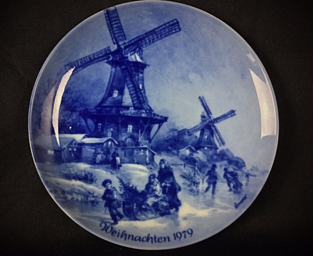 Vintage Wall-Mounted Porcelain Decorative Plate – "Christmas Eve" - 2