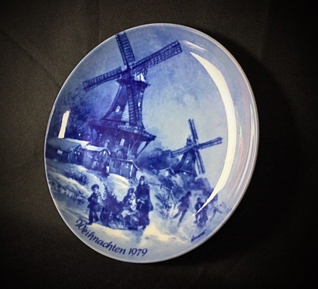 Vintage Wall-Mounted Porcelain Decorative Plate – "Christmas Eve" - 4