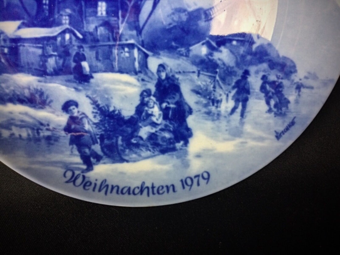 Vintage Wall-Mounted Porcelain Decorative Plate – "Christmas Eve" - 6