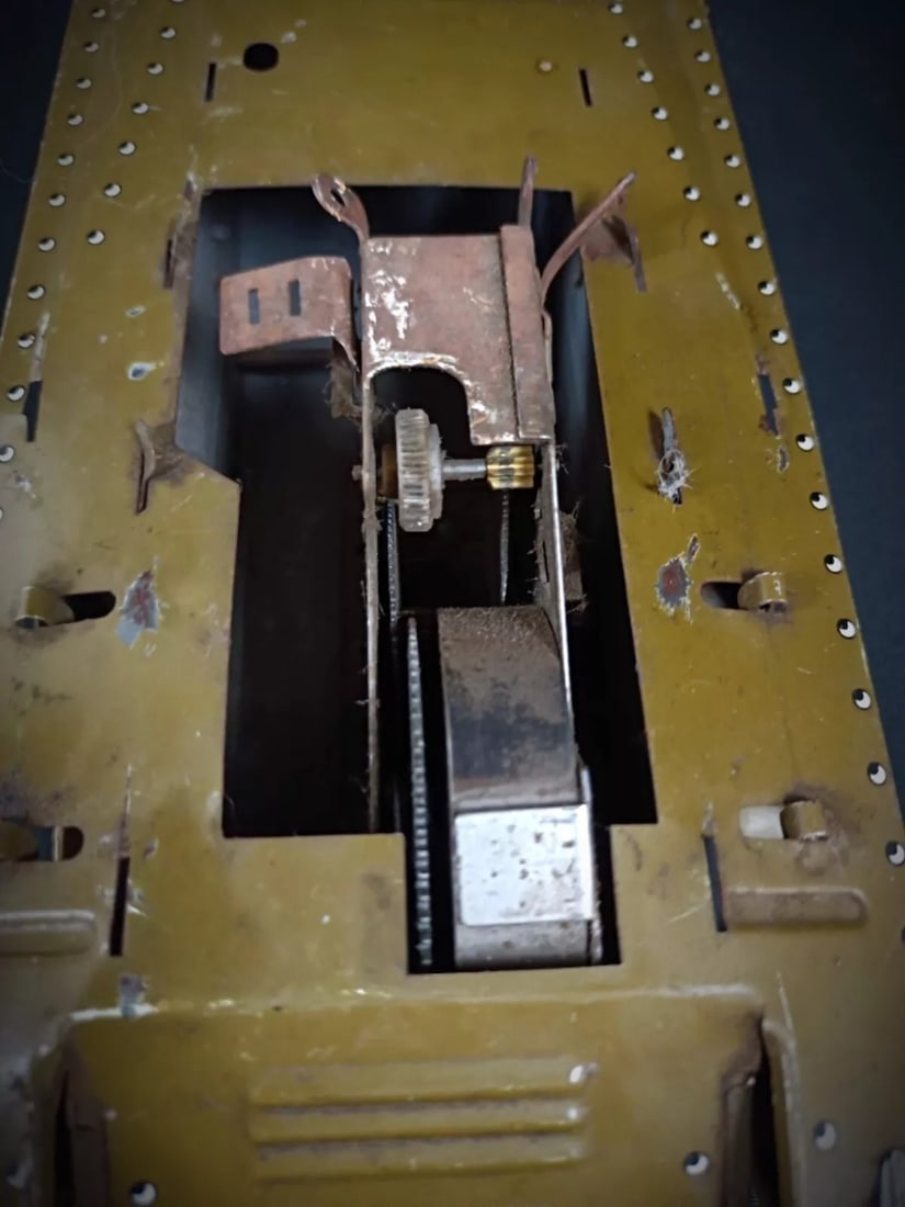 Vintage 1950 Tinplate Miniature Tank by Brev S.G.D.G, Made in France - 10