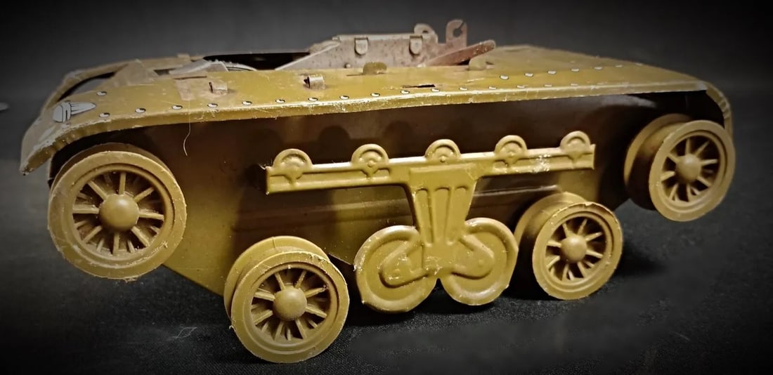 Vintage 1950 Tinplate Miniature Tank by Brev S.G.D.G, Made in France - 3
