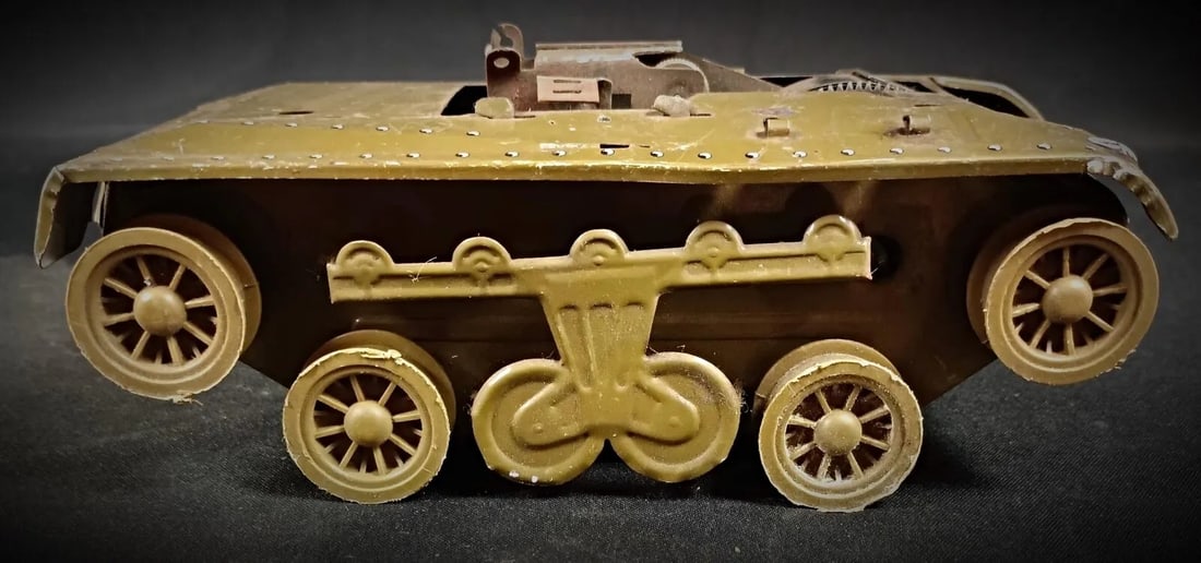 Vintage 1950 Tinplate Miniature Tank by Brev S.G.D.G, Made in France - 4