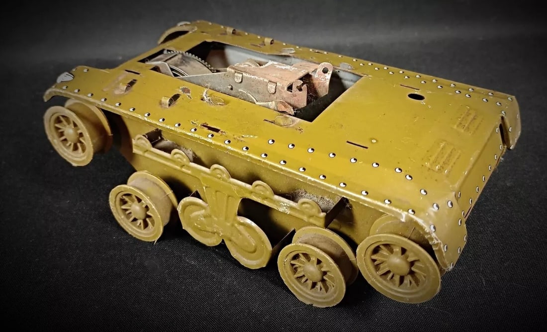 Vintage 1950 Tinplate Miniature Tank by Brev S.G.D.G, Made in France - 5