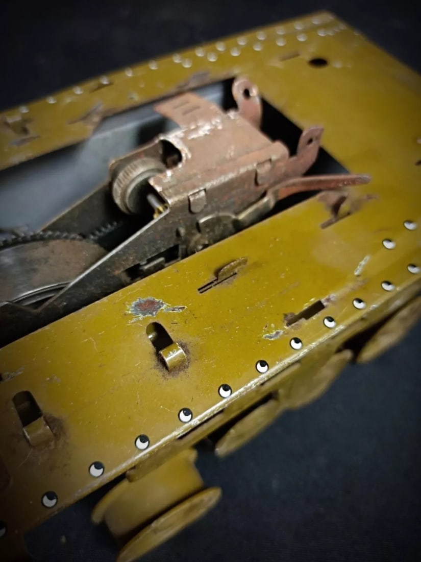 Vintage 1950 Tinplate Miniature Tank by Brev S.G.D.G, Made in France - 8