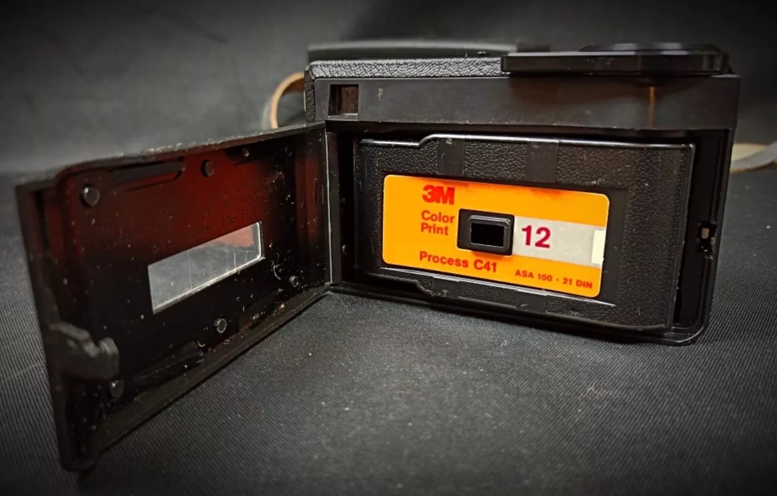 Vintage Kodak Instamatic 133 Camera - 6