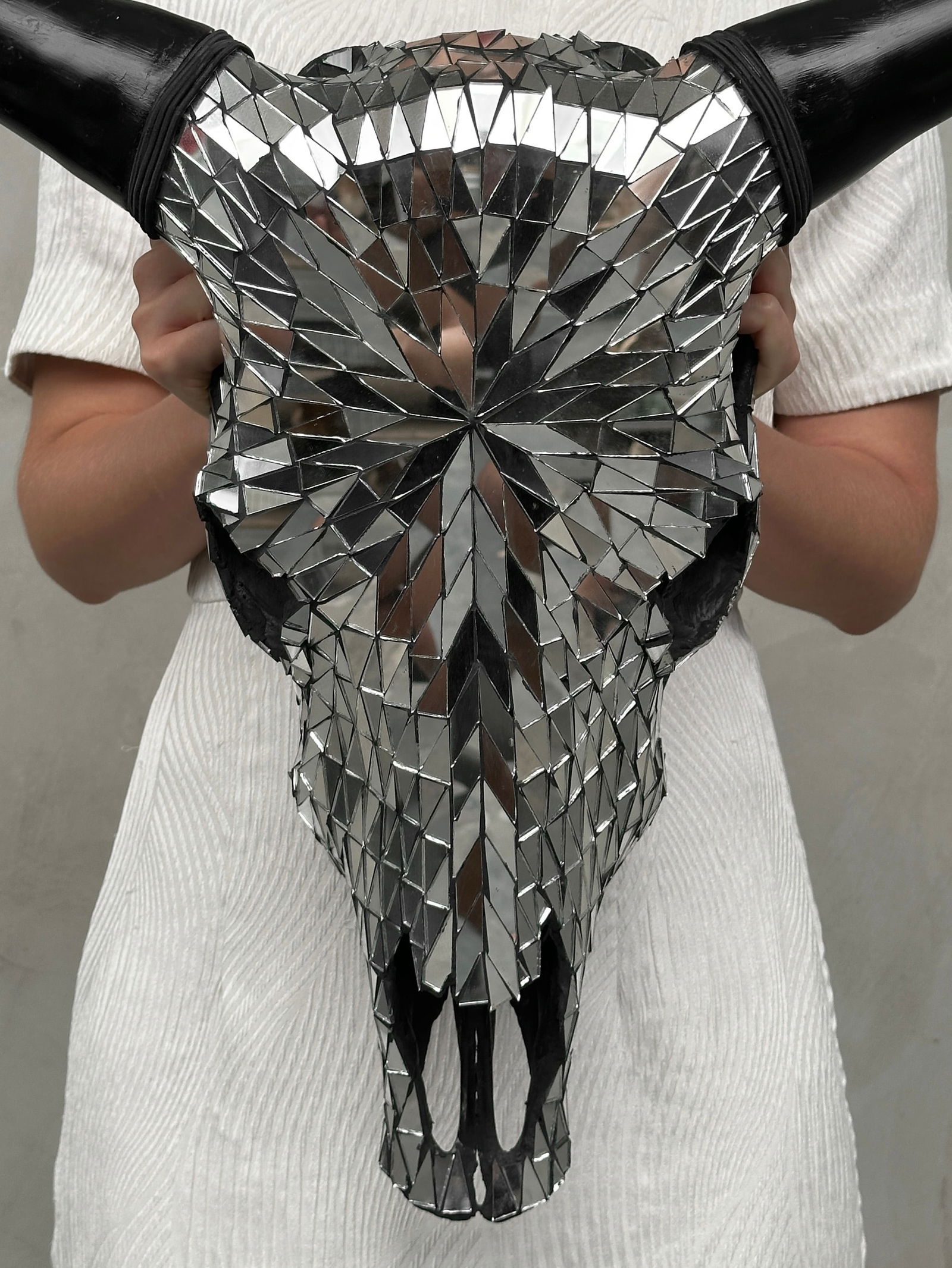 Stunning cow skull with glass mozaic inlay - 10