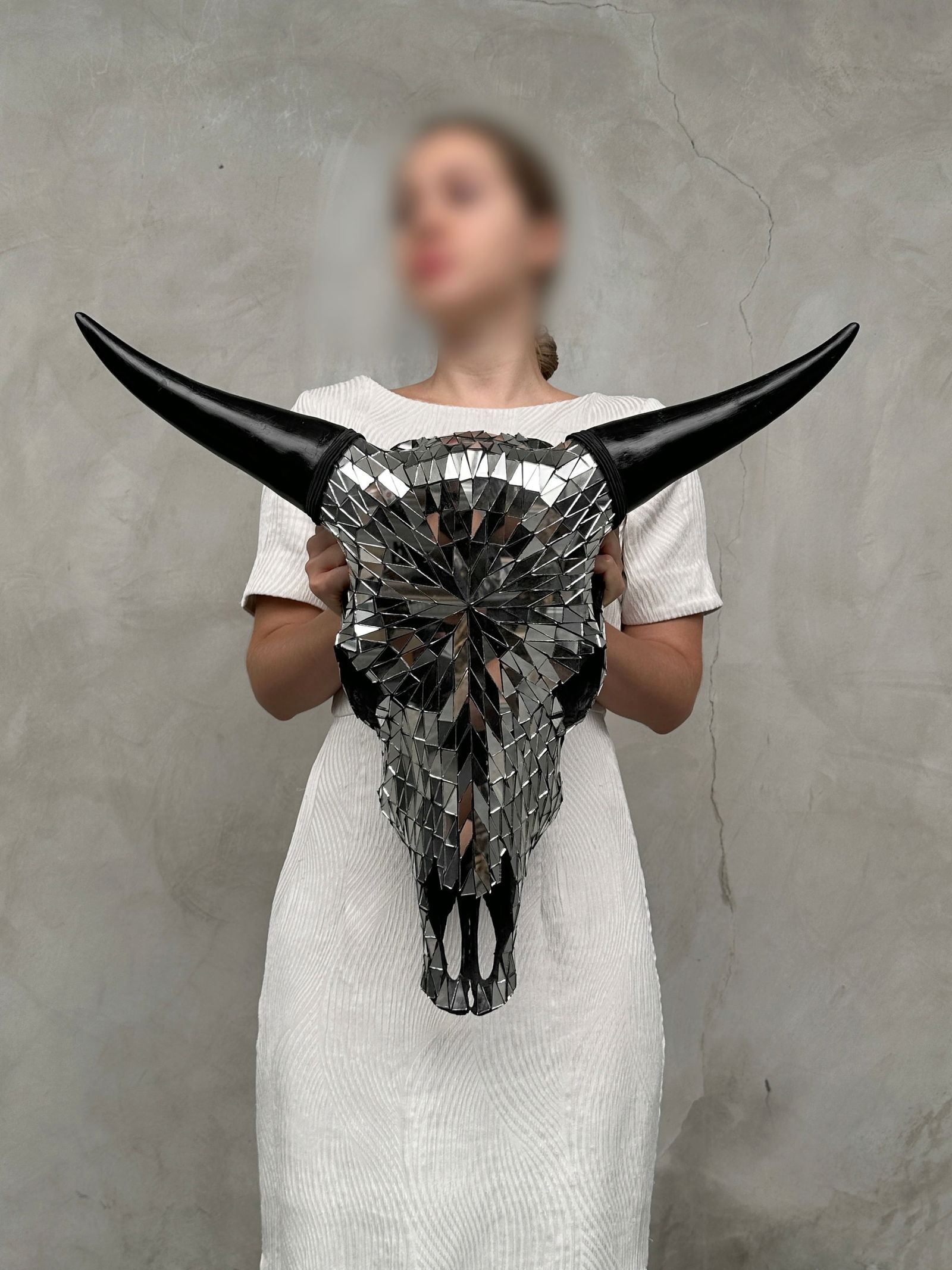 Stunning cow skull with glass mozaic inlay: Title:Stunning cow skull with glass mozaic inlay Maker:Unknown Origin:Indonesia Date/Period:2025 Materials:Bos Taurus, Bone, Horn Dimensions:Height: 54 cm / 21.2 inches, Width: 60 cm / 18.5 inches Des