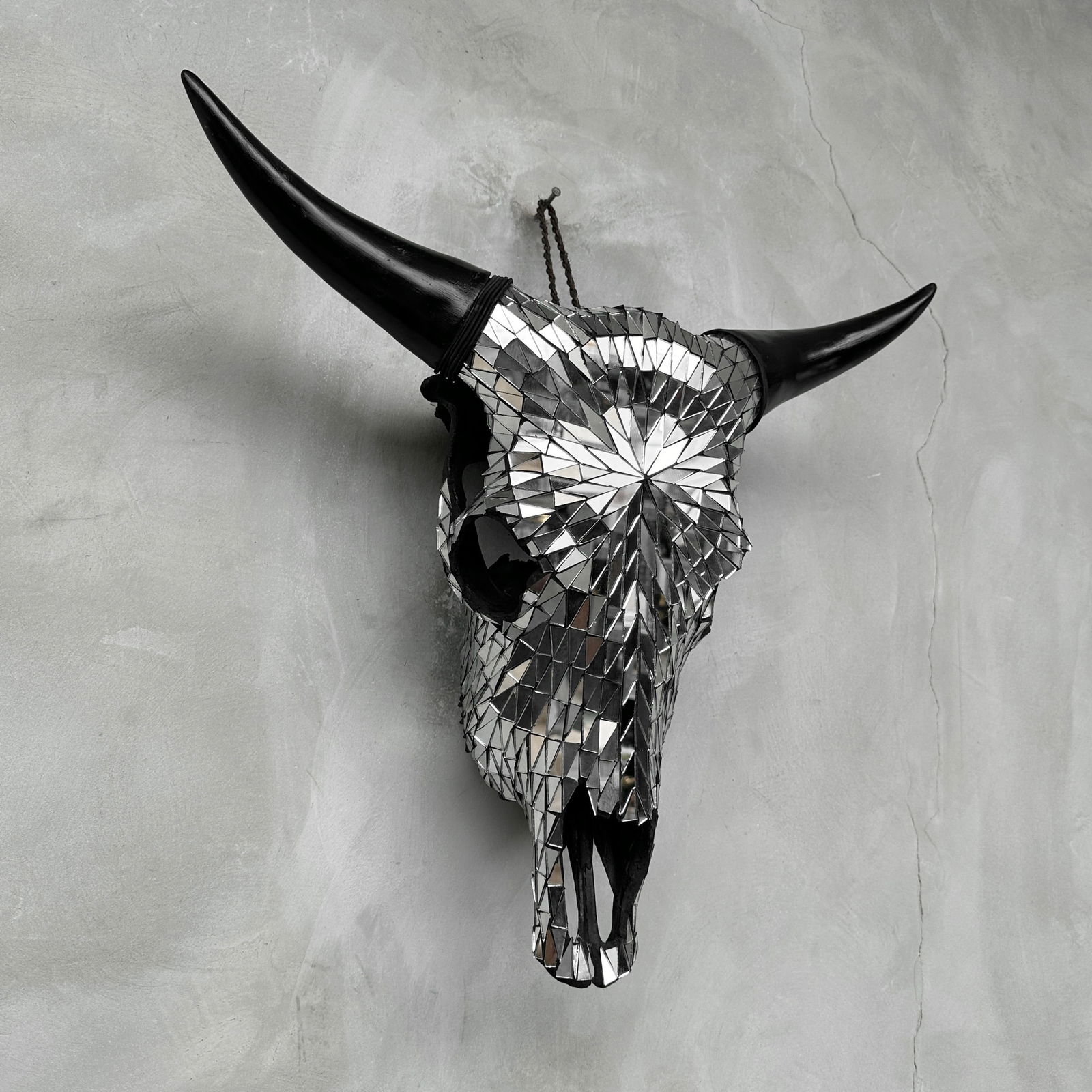 Stunning cow skull with glass mozaic inlay - 5