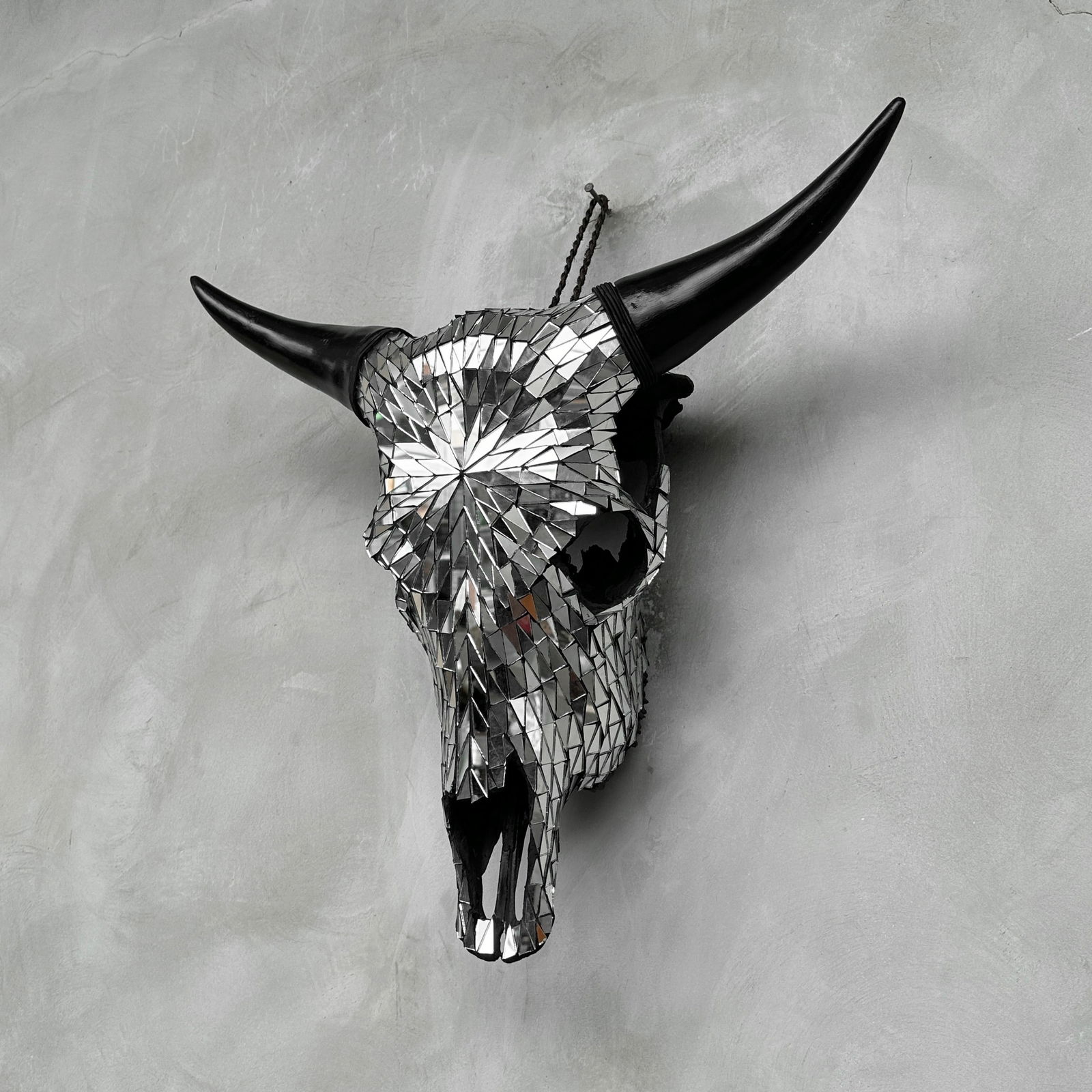 Stunning cow skull with glass mozaic inlay - 7