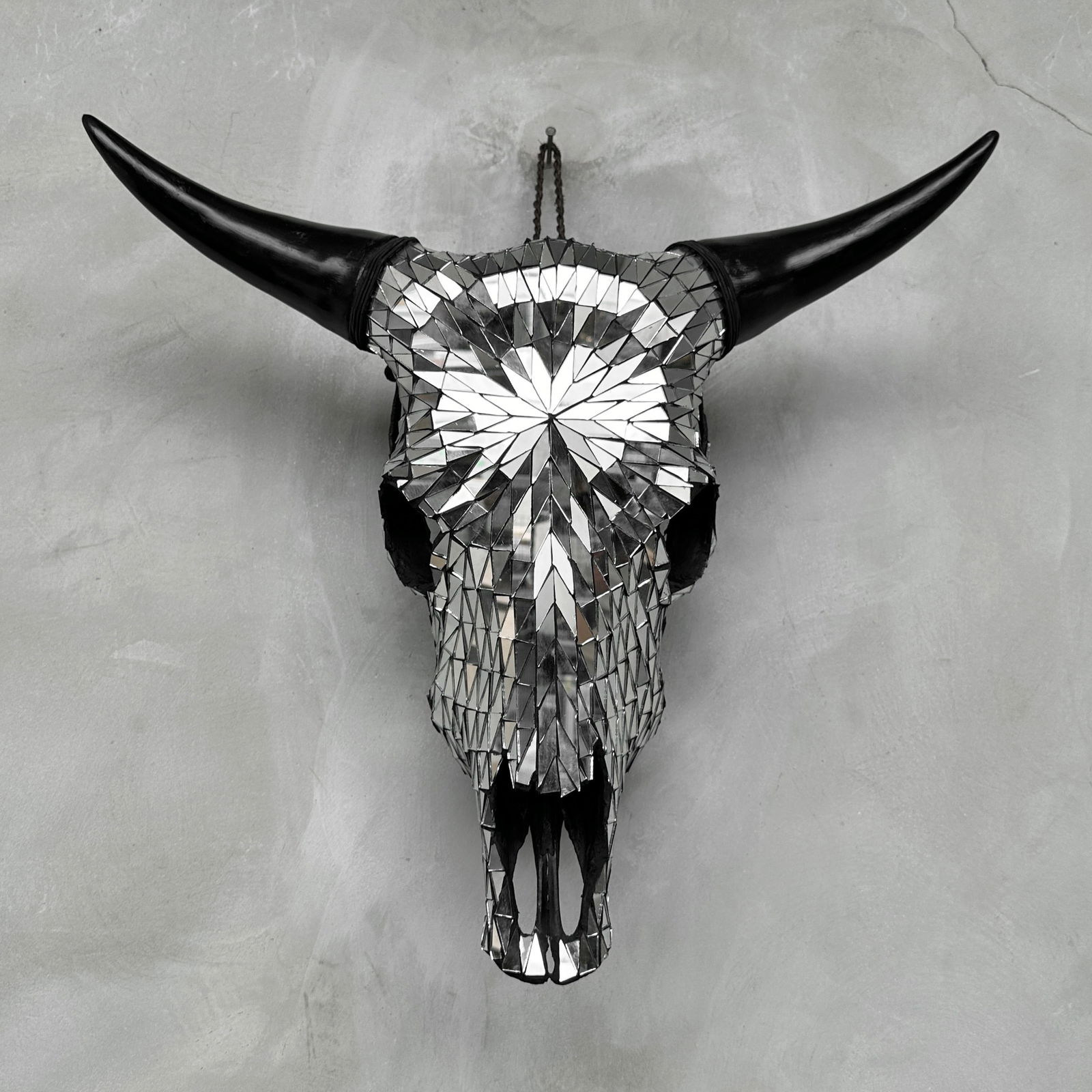 Stunning cow skull with glass mozaic inlay - 9