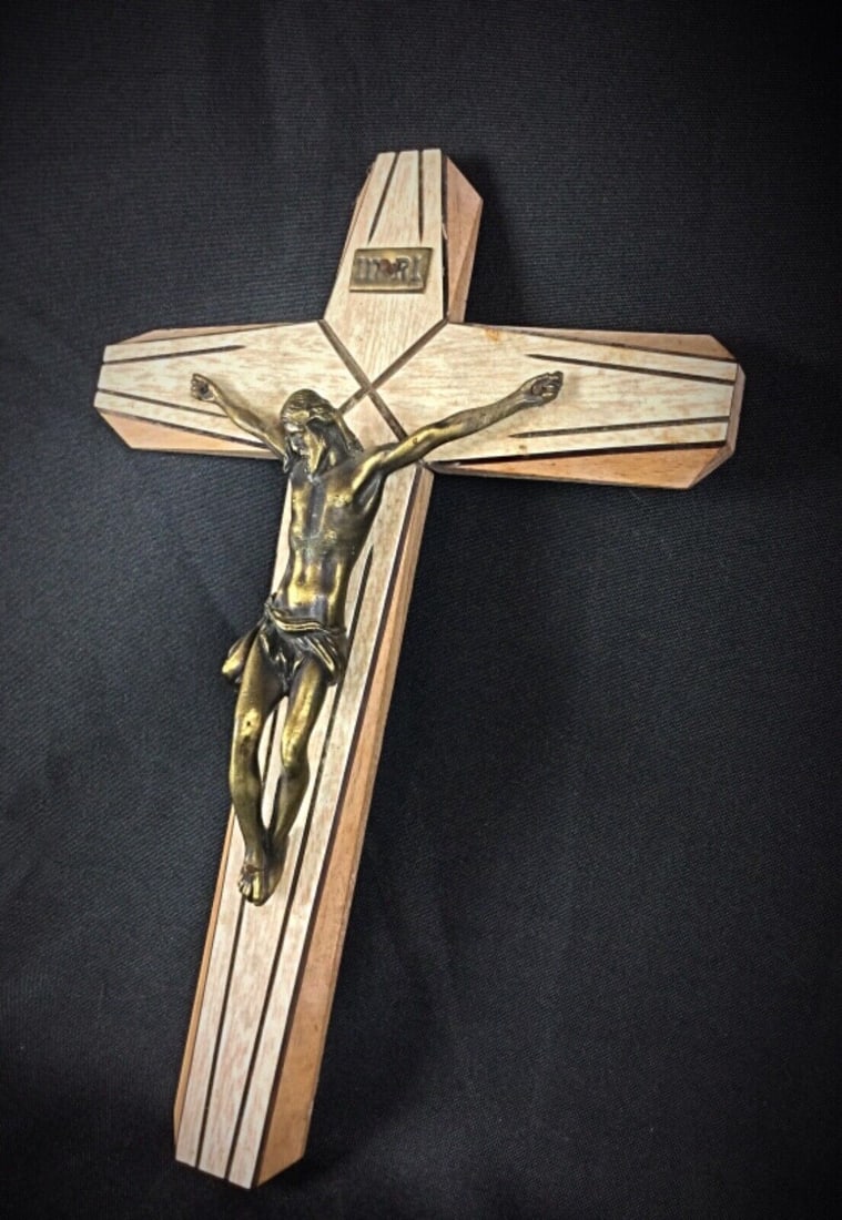 Vintage Wooden Crucifix with Christ in Régule – Christian Symbolism - 4