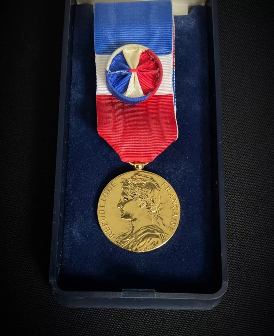 1999 Ministry of Labor Medal for J. Boving in Original Box - 4