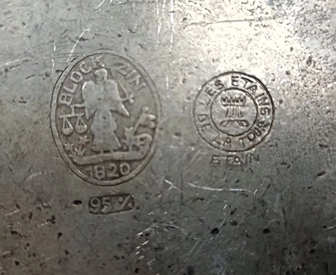 19th Century Pewter Plate with Handle – "Les étains de la tour" - 7