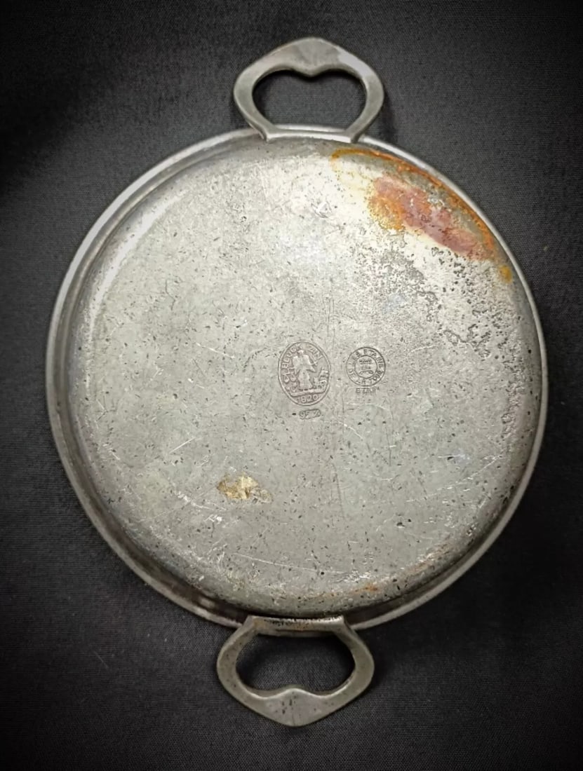 19th Century Pewter Plate with Handle – "Les étains de la tour" - 8