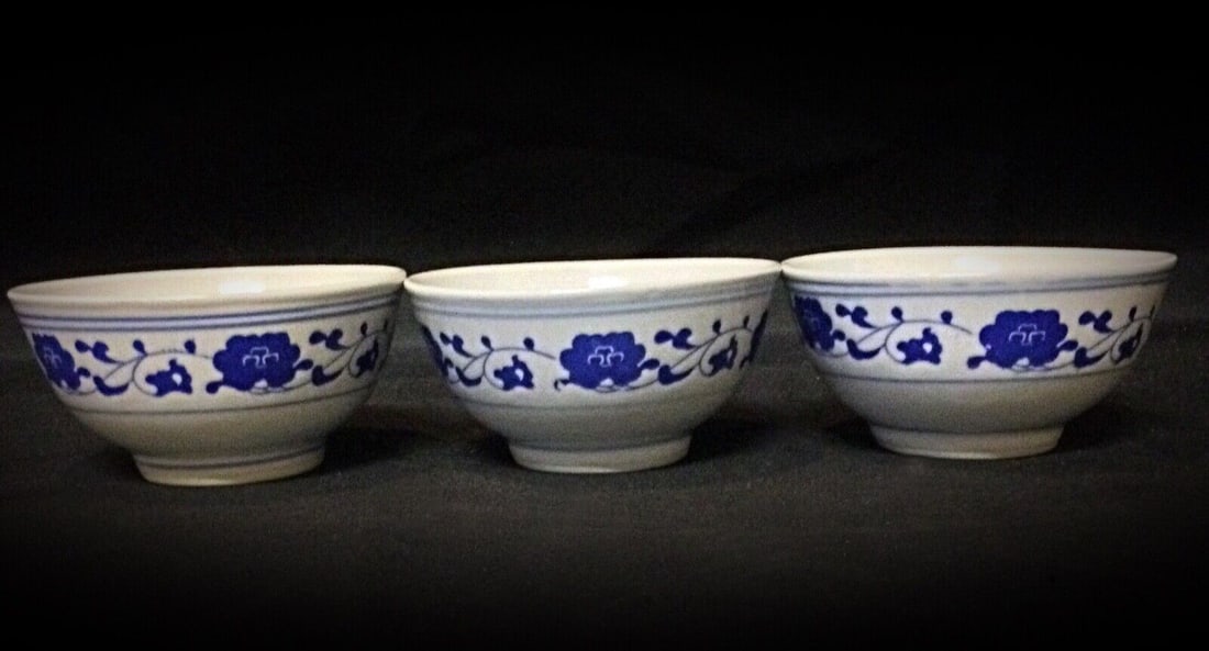 Set of 6 Chinese Porcelain Rice Bowls with 3 Spoons - 3