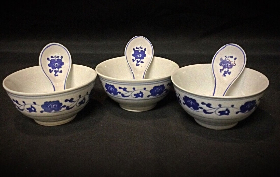 Set of 6 Chinese Porcelain Rice Bowls with 3 Spoons - 4