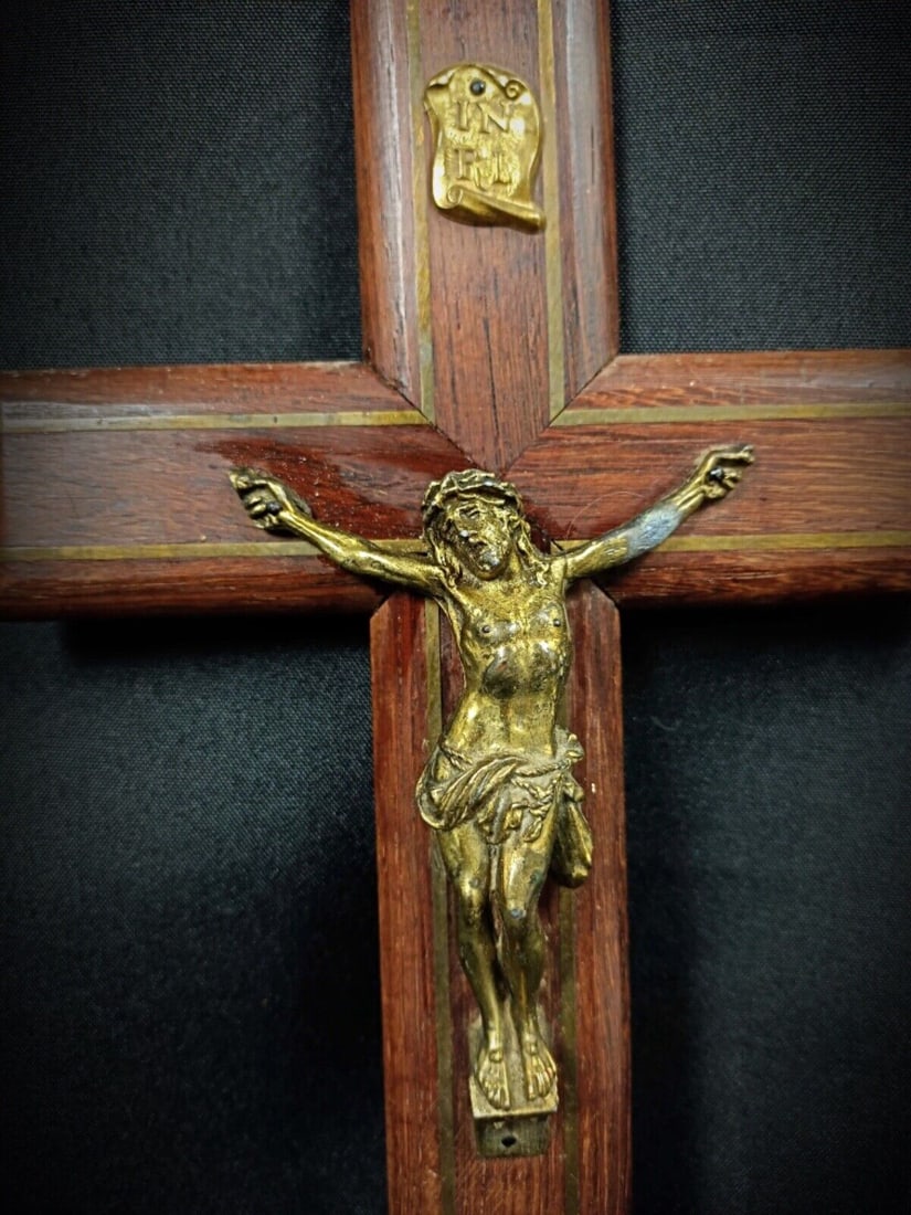 Vintage 20th Century Wooden Crucifix with Christ Figure in Spelter - 3